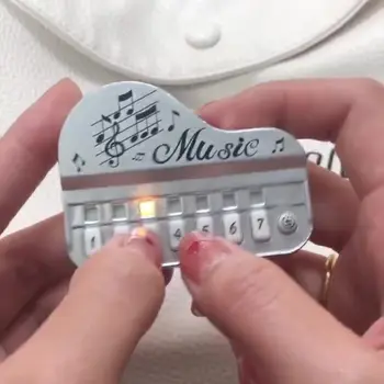 Mini Elektroninių Klaviatūra Keychain Nešiojami Muzikos Instrumentas, Žaislų Krepšys Kabo Pakabukas Žaislą Dovanų